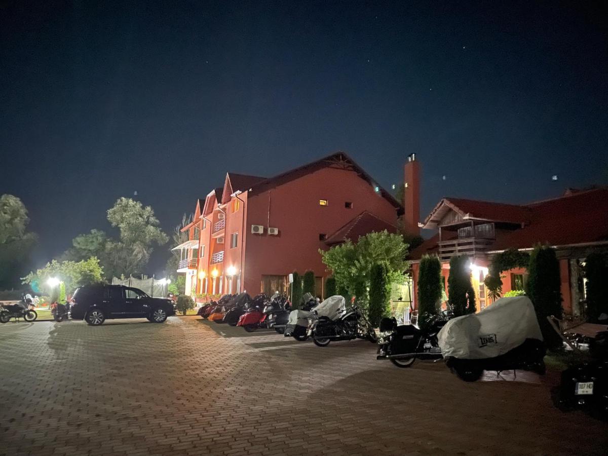 Pensiunea Viitorul Baia de Fier Exterior foto